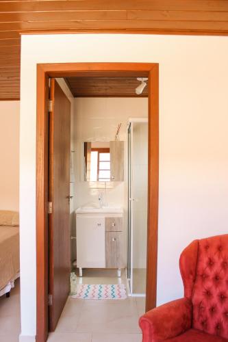 a bathroom with a sink and a mirror at Recanto Dos Coqueiros in Florianópolis