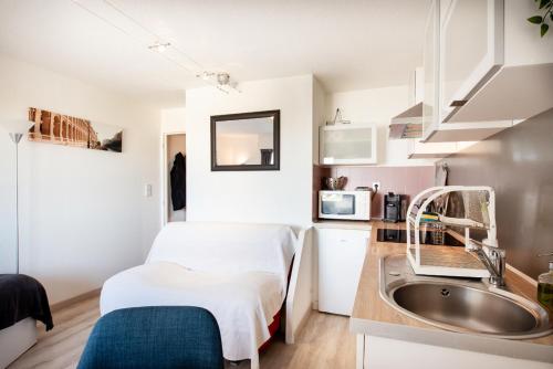 Dapur atau dapur kecil di Escapade Bordeaux, tram et supermarché au pied