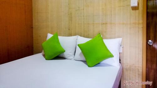 Postel nebo postele na pokoji v ubytování Pinthu Home Stay