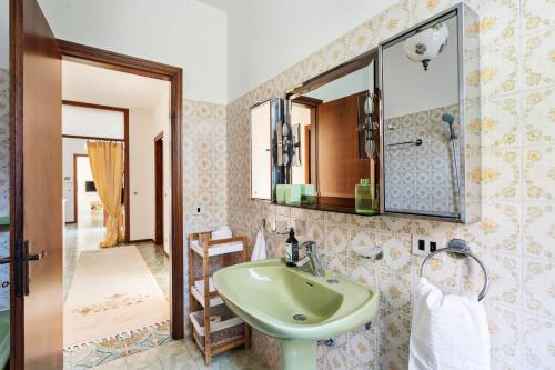 a bathroom with a sink and a mirror at Villa Diana Tarzo in Tarzo