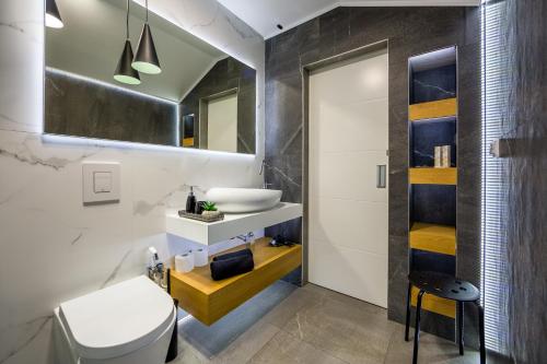 Bathroom sa Apartments Tomislav