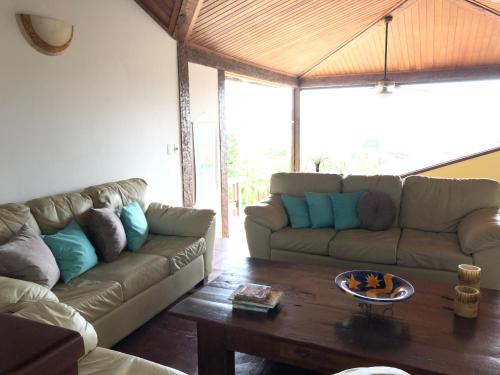 a living room with a couch and a coffee table at Pousada Encanto de Búzios in Búzios