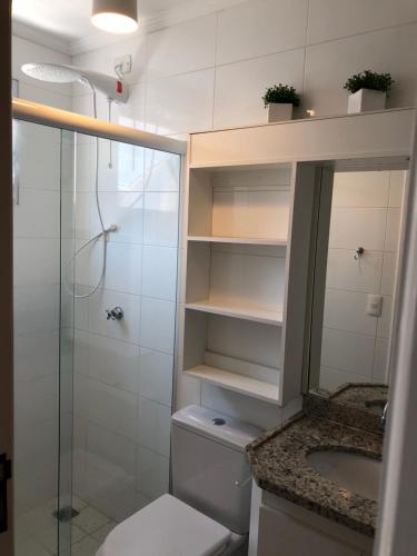 a bathroom with a shower and a toilet and a sink at MARAÚ Premium - espaço, piscina e ar no Itagua in Ubatuba