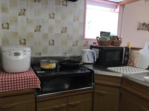 Dapur atau dapur kecil di Cozy Penguin House Bibai