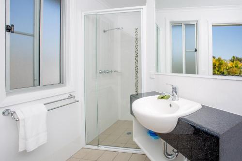 BIG4 Gold Coast Holiday Park tesisinde bir banyo