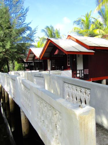 Bangunan di mana terletaknya rumah tamu ini