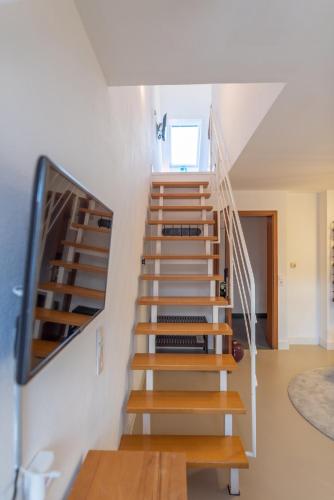 a staircase in a house with a tv on the wall at Princess No3 Self Check-In Plochingen bei Stuttgart in Plochingen