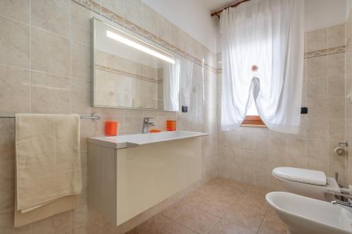 A bathroom at Trilo Gemelli 1