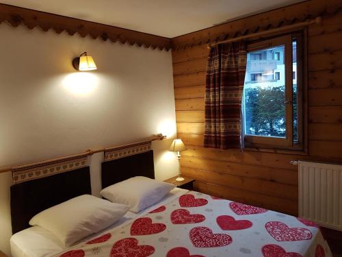 a bedroom with a bed with hearts on it at La Ginabelle Gala in Chamonix-Mont-Blanc