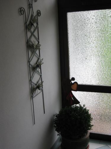 a room with a window with a plant and a shelf at Appartementhaus Moos in Lam