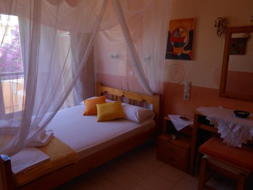 A bed or beds in a room at Pension Aretoussa
