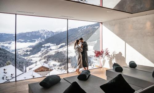 Nespecifikovaný výhled na hory nebo výhled na hory při pohledu z hotelu