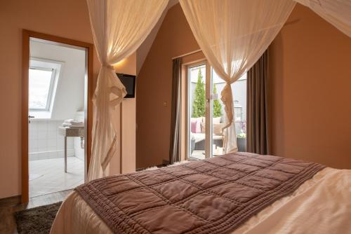 a bedroom with a bed and a large window at Princess No3 Self Check-In Plochingen bei Stuttgart in Plochingen