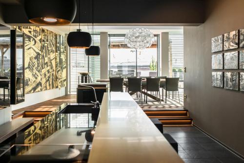 Restoranas ar kita vieta pavalgyti apgyvendinimo įstaigoje Monbijou Penthouse by Suite030