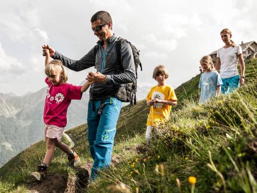 a group of people walking on a mountain at Landhaus Anja in Neustift im Stubaital
