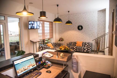 a living room with a desk with a computer on it at Pensiunea Carmen - Bikers Friendly Nest in Sibiu