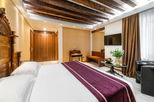 a hotel room with a bed and a desk at Palazzo San Lorenzo in Venice