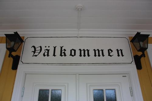 a sign over the door of a building at Hedenstugan B&B Hotel in Bergby