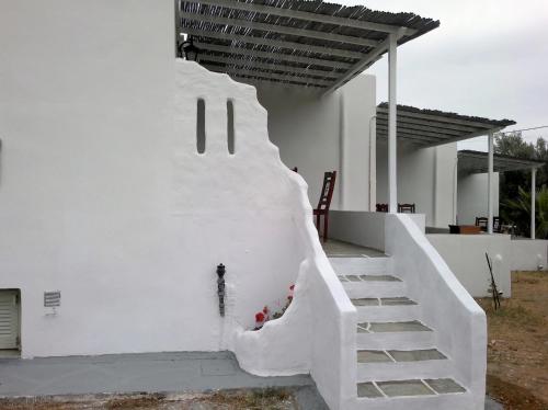 a white wall with a staircase in front of a building at Giannakas Studios in Platis Yialos Sifnos