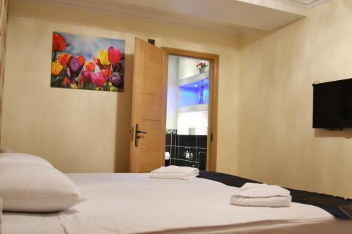 a bedroom with a bed with two towels on it at Hyde Park Suites in London