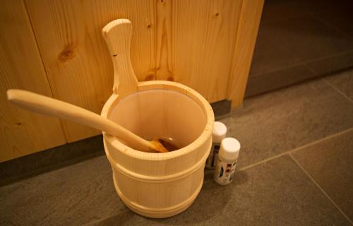 a cup with a baseball bat in it on the floor at Sportappartements in Bad Mitterndorf