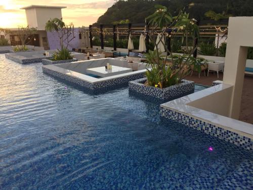 Ferra Hotel and Garden Suitesの敷地内または近くにあるプール