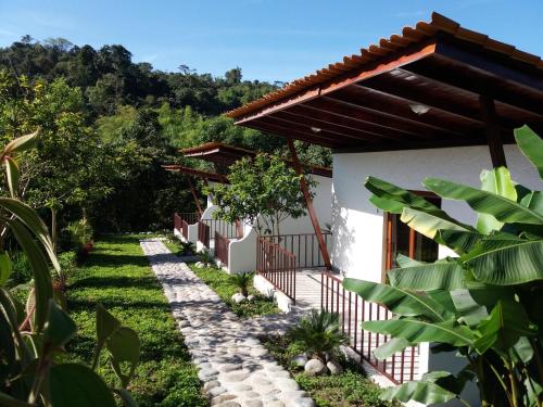 Coffee Lodge Cristal Glamping & Spaにある庭