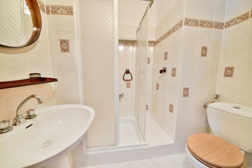 a bathroom with a shower and a toilet and a sink at Panorama Gór w Karpaczu in Karpacz