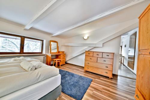 a bedroom with a bed and a dresser at Panorama Gór w Karpaczu in Karpacz