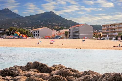 Afbeelding uit fotogalerij van Hôtel Beach in Propriano