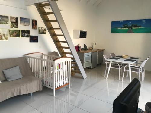 Ruang duduk di Bungalow Bambou