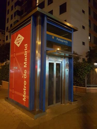 a ticket booth in front of a building at night at Bonito Apto Barrio del Pilar Smart Fit in Madrid