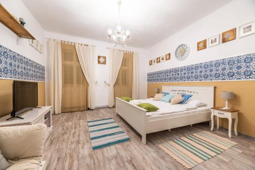 Ένα ή περισσότερα κρεβάτια σε δωμάτιο στο BonTon Apartments Sibiu
