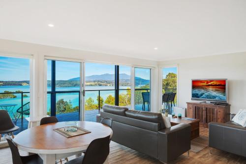 A seating area at Hillcrest Views of Wagonga