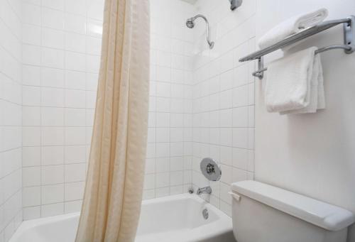 a bathroom with a tub and a toilet and a shower at Motel 6-Alsip, IL in Alsip