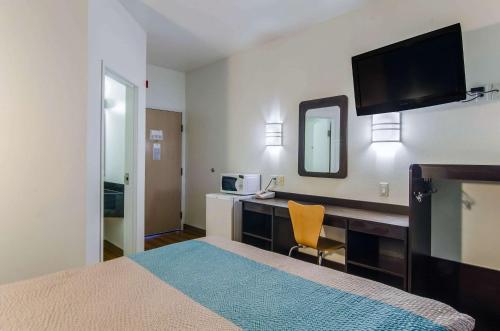 Postel nebo postele na pokoji v ubytování Motel 6-Wheatland, WY