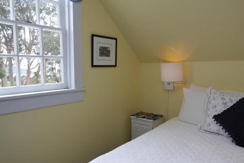 a bedroom with a bed and a window at Seagull Inn Bed & Breakfast in Mendocino