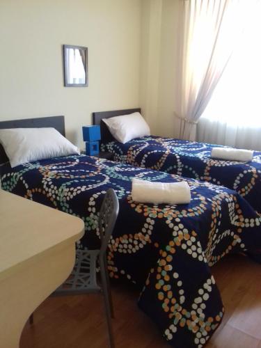 two beds sitting next to each other in a room at Cerca a Mitad del Mundo in Quito