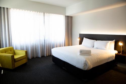 Ένα ή περισσότερα κρεβάτια σε δωμάτιο στο The Gerald Apartment Hotel