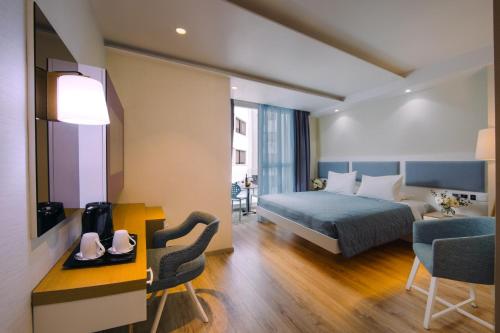 Postel nebo postele na pokoji v ubytování Qbic City Hotel