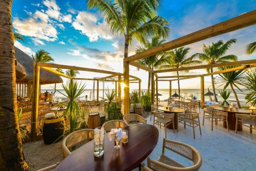 Un restaurante o sitio para comer en Sugar Beach Mauritius