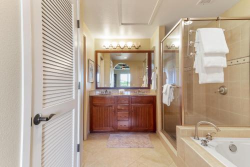 Vonios kambarys apgyvendinimo įstaigoje Mauna Lani Palm Villas