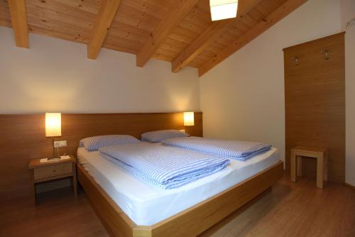 Un pat sau paturi într-o cameră la Haus Waldruhe
