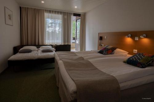En eller flere senge i et værelse på Hotel Mesikämmen