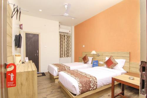 Gallery image of Hotel R B International in Varanasi