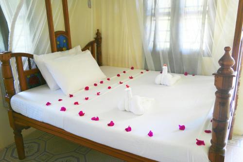 Кровать или кровати в номере Blue Earth Beach Bungalow