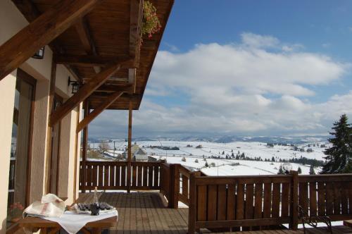 a balcony with a view of a snow covered mountain at Cabana Moţilor in Mărişel