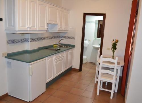 Kuchyň nebo kuchyňský kout v ubytování Hotel Apartamentos Villa Gomera