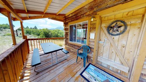 Μπαλκόνι ή βεράντα στο Canyon View Family Cabin, Deck, TV Room, Games, BBQ, Campfire
