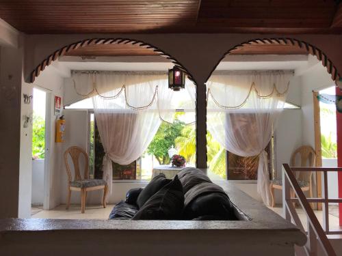 a living room with white curtains and a couch at Posada Nativa Trinsan Campestre in San Andrés